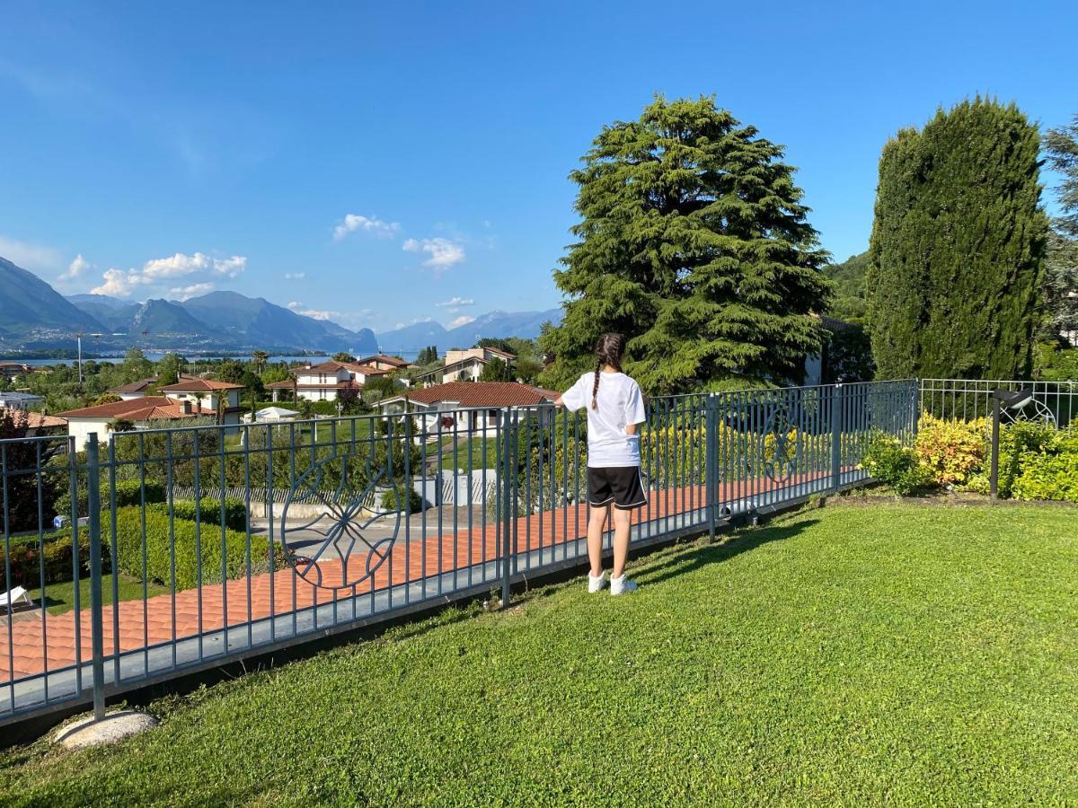 Flowers & Garden Apartment Con Vista Lago Manerba del Garda Exterior foto
